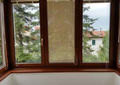 Trieste verandina alluminio taglio termico effetto legno per abitazione privata